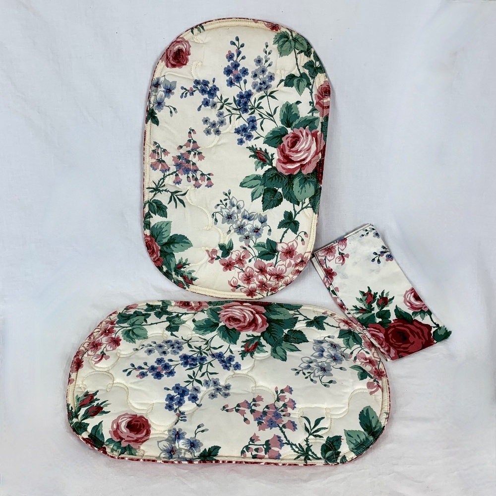 1980 2 Placemats and Napkin Waverly Fabric First Ladies Cabbage Roses Reversible